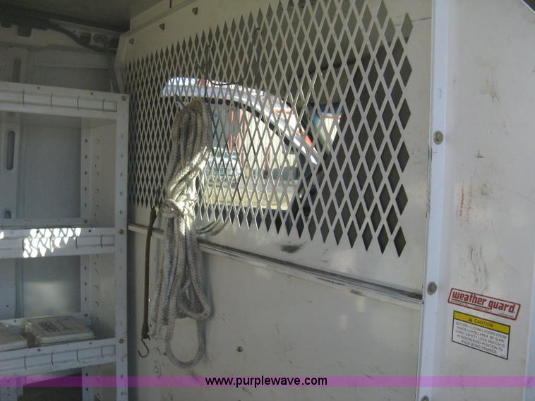 image for item B8241 2006 Chevrolet Express 2500 cargo van