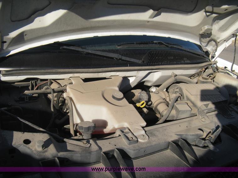 image for item B8241 2006 Chevrolet Express 2500 cargo van