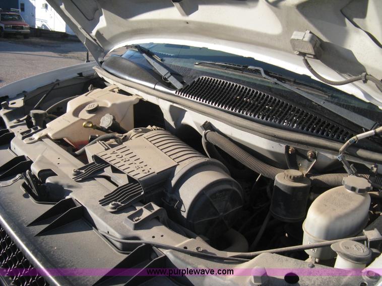 image for item B8241 2006 Chevrolet Express 2500 cargo van