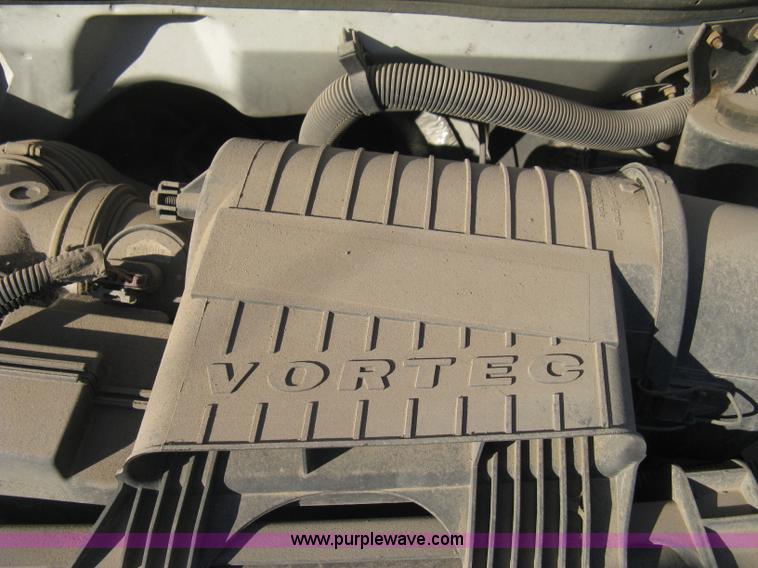 image for item B8241 2006 Chevrolet Express 2500 cargo van