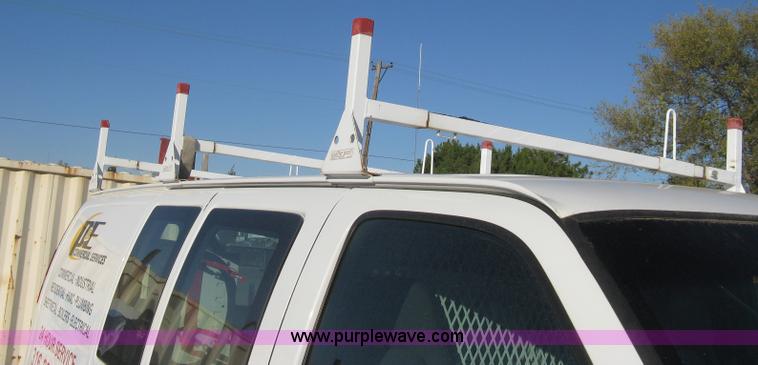 image for item B8241 2006 Chevrolet Express 2500 cargo van