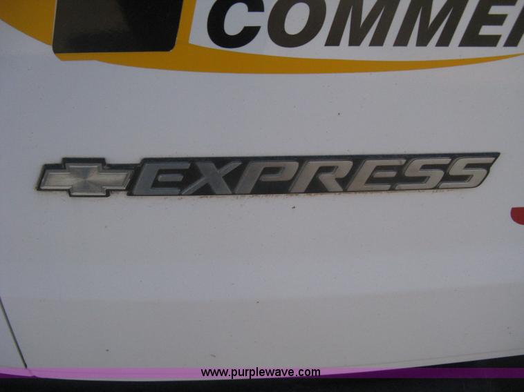 image for item B8241 2006 Chevrolet Express 2500 cargo van