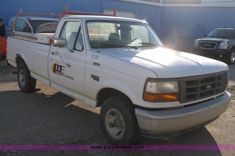 image for item B8245 1995 Ford F150 XL pickup truck