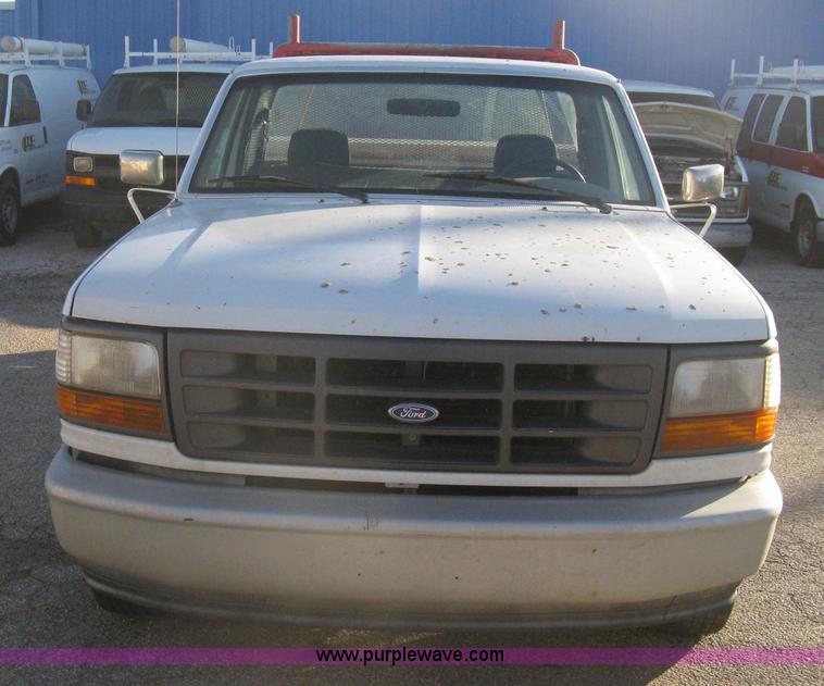 image for item B8245 1995 Ford F150 XL pickup truck
