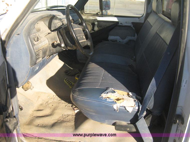 image for item B8245 1995 Ford F150 XL pickup truck