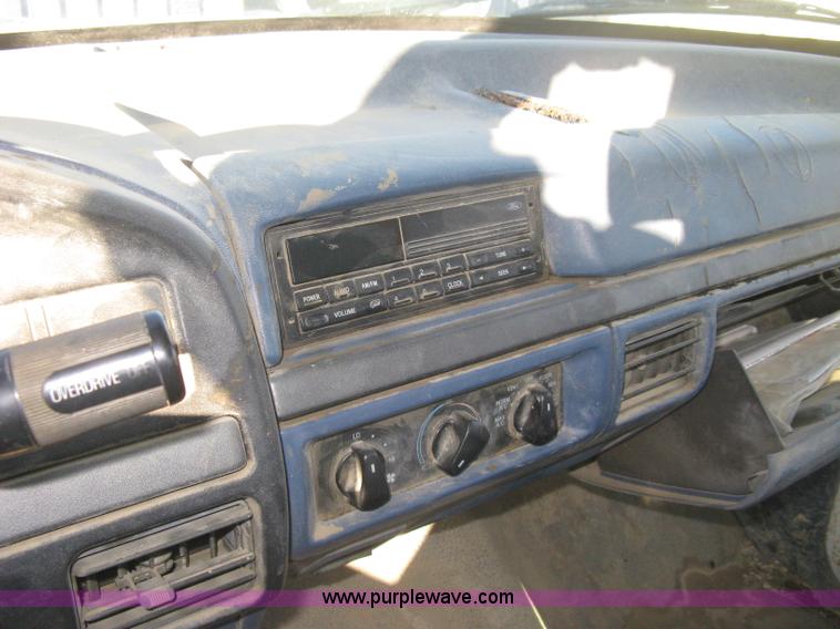 image for item B8245 1995 Ford F150 XL pickup truck