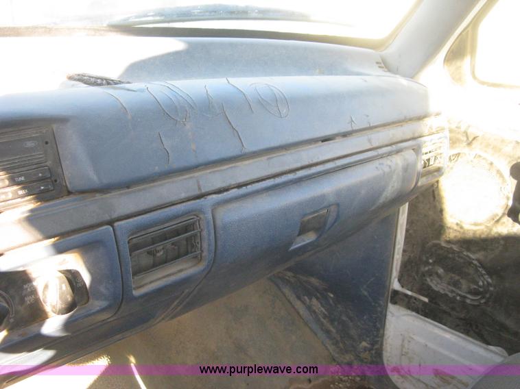 image for item B8245 1995 Ford F150 XL pickup truck