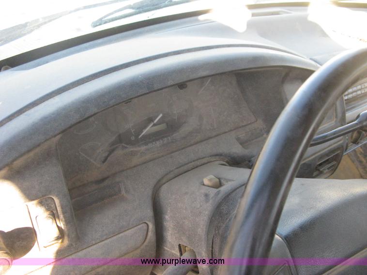 image for item B8245 1995 Ford F150 XL pickup truck