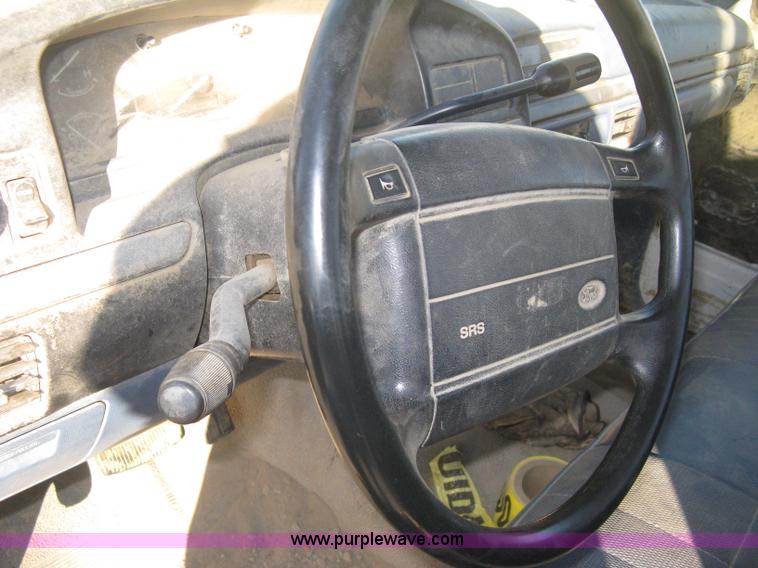 image for item B8245 1995 Ford F150 XL pickup truck