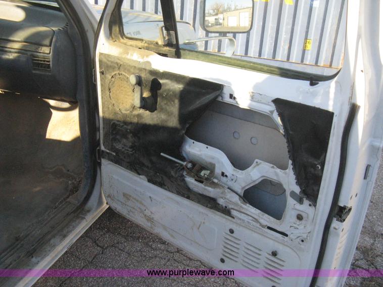 image for item B8245 1995 Ford F150 XL pickup truck