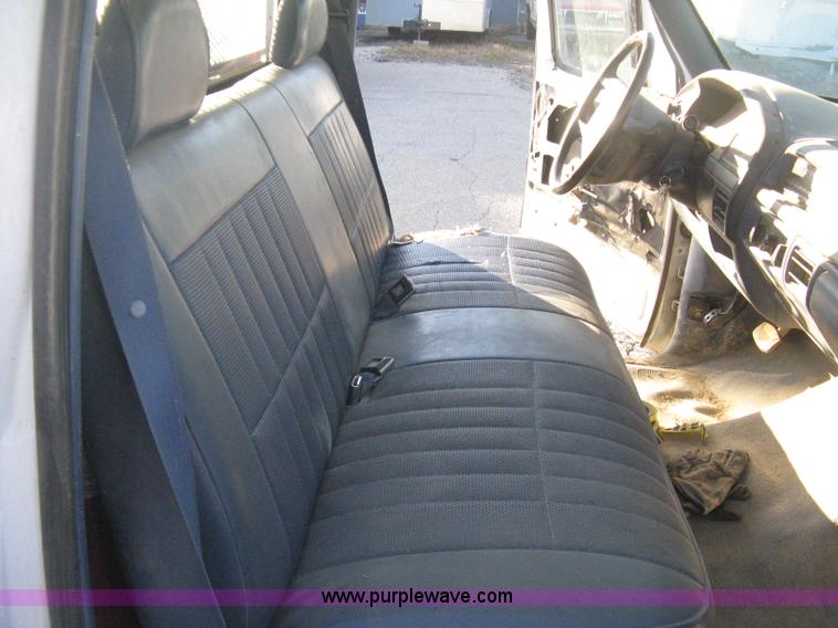 image for item B8245 1995 Ford F150 XL pickup truck