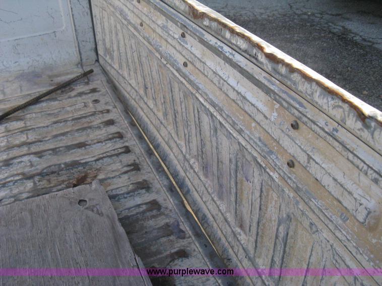 image for item B8245 1995 Ford F150 XL pickup truck