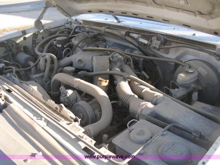 image for item B8245 1995 Ford F150 XL pickup truck