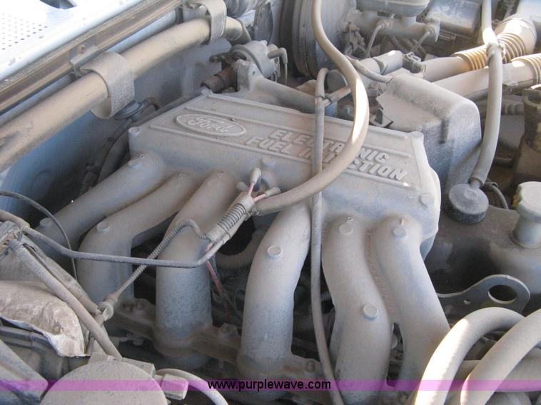 image for item B8245 1995 Ford F150 XL pickup truck