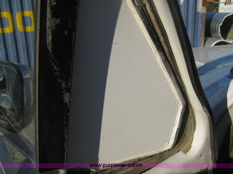 image for item B8245 1995 Ford F150 XL pickup truck