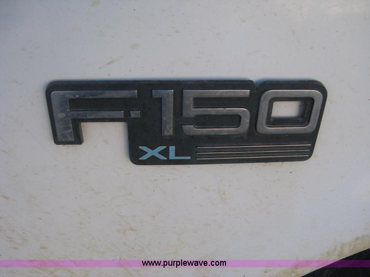 image for item B8245 1995 Ford F150 XL pickup truck