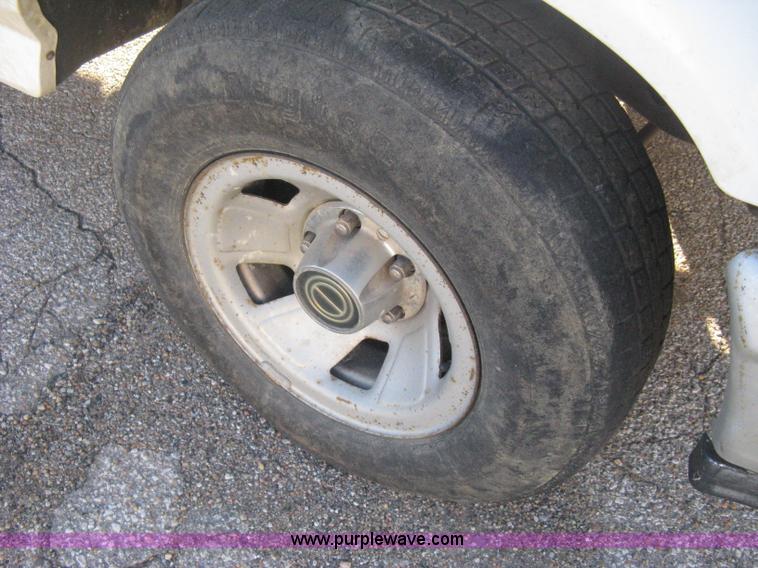 image for item B8245 1995 Ford F150 XL pickup truck