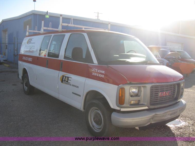 image for item B8246 2002 GMC Savana 2500 cargo van