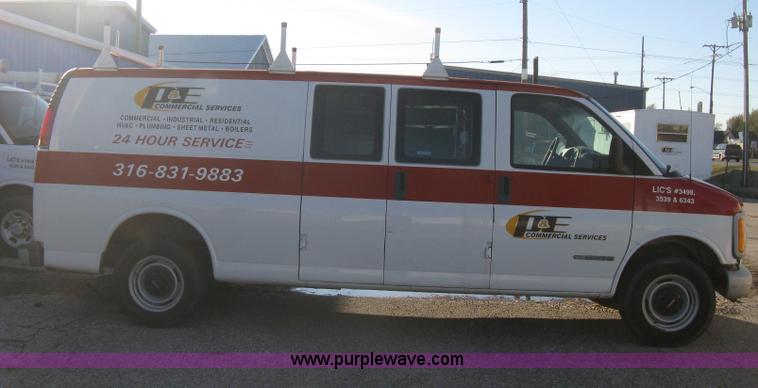 image for item B8246 2002 GMC Savana 2500 cargo van