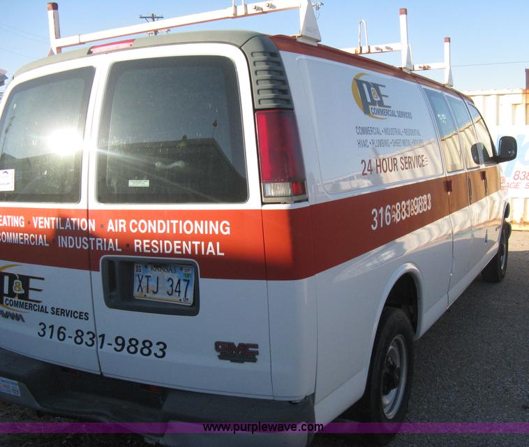 image for item B8246 2002 GMC Savana 2500 cargo van