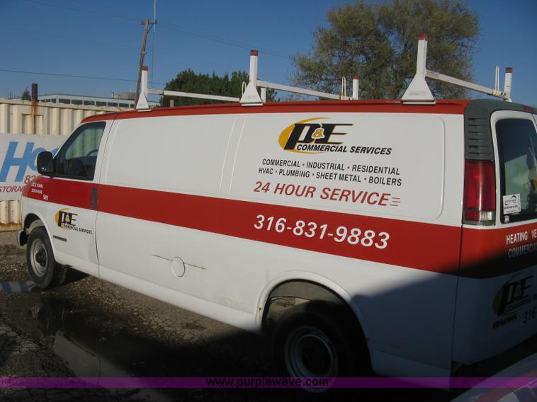 image for item B8246 2002 GMC Savana 2500 cargo van