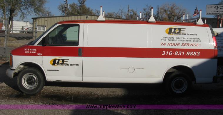 image for item B8246 2002 GMC Savana 2500 cargo van