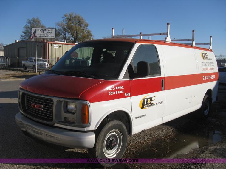 image for item B8246 2002 GMC Savana 2500 cargo van