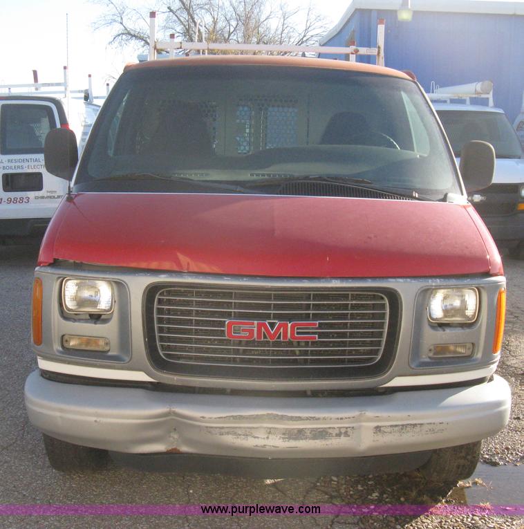 image for item B8246 2002 GMC Savana 2500 cargo van