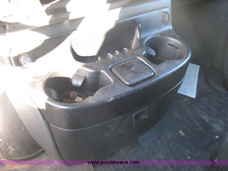 image for item B8246 2002 GMC Savana 2500 cargo van