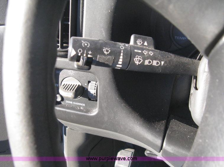 image for item B8246 2002 GMC Savana 2500 cargo van