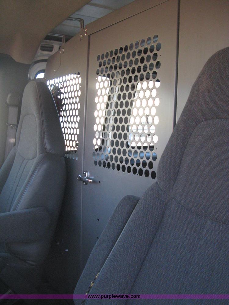 image for item B8246 2002 GMC Savana 2500 cargo van
