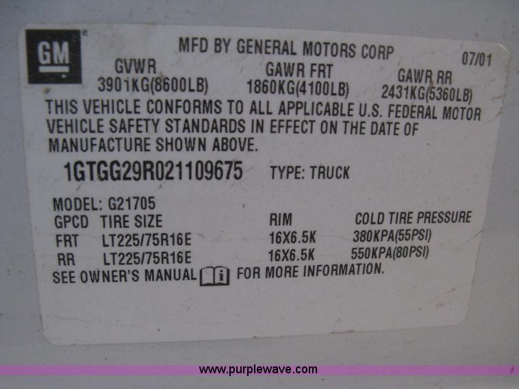 image for item B8246 2002 GMC Savana 2500 cargo van