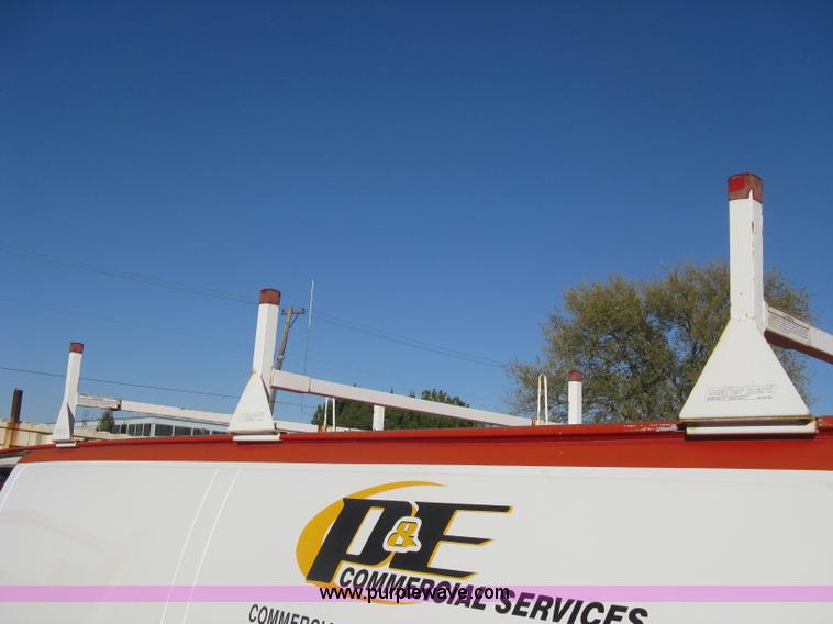 image for item B8246 2002 GMC Savana 2500 cargo van