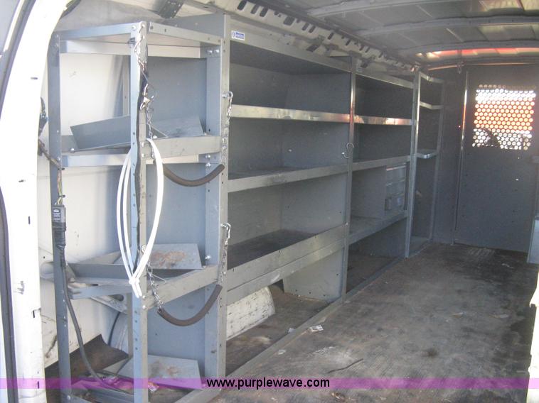 image for item B8246 2002 GMC Savana 2500 cargo van