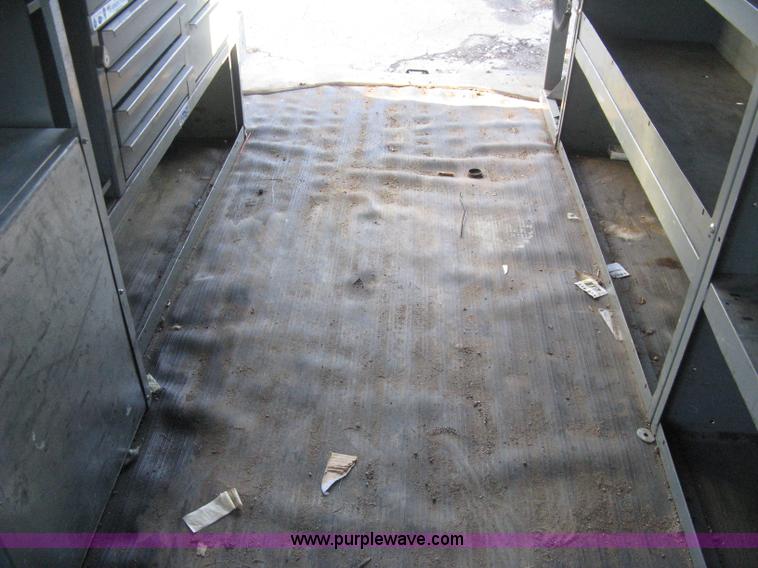 image for item B8246 2002 GMC Savana 2500 cargo van