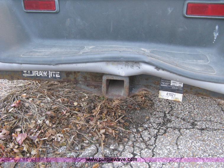 image for item B8246 2002 GMC Savana 2500 cargo van