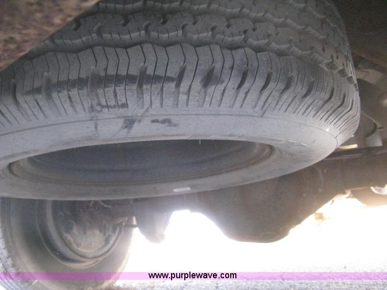 image for item B8246 2002 GMC Savana 2500 cargo van