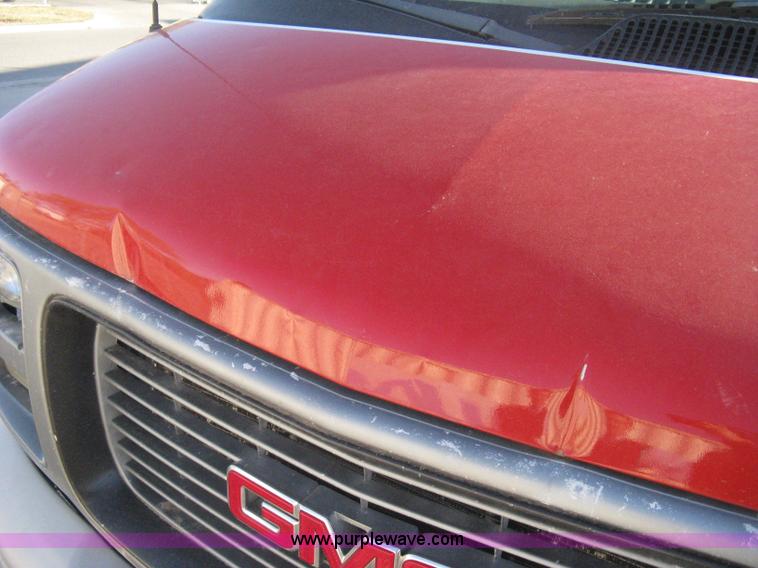 image for item B8246 2002 GMC Savana 2500 cargo van