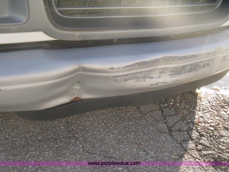 image for item B8246 2002 GMC Savana 2500 cargo van