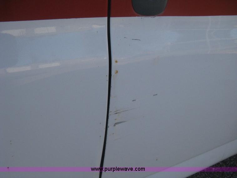 image for item B8246 2002 GMC Savana 2500 cargo van