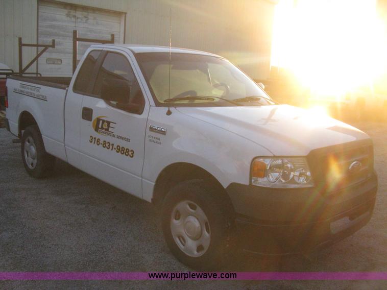 image for item B8247 2006 Ford F150 XL pickup truck