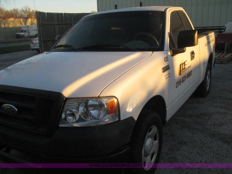image for item B8247 2006 Ford F150 XL pickup truck