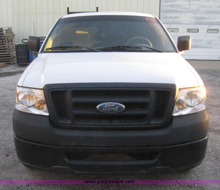 image for item B8247 2006 Ford F150 XL pickup truck