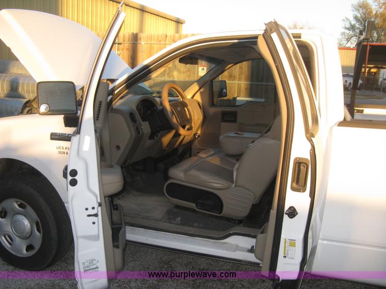 image for item B8247 2006 Ford F150 XL pickup truck