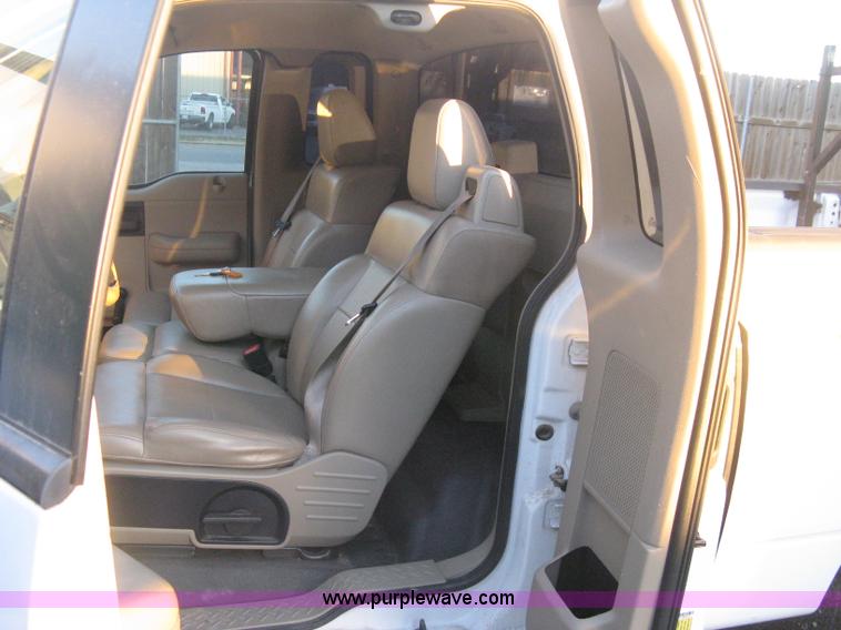 image for item B8247 2006 Ford F150 XL pickup truck