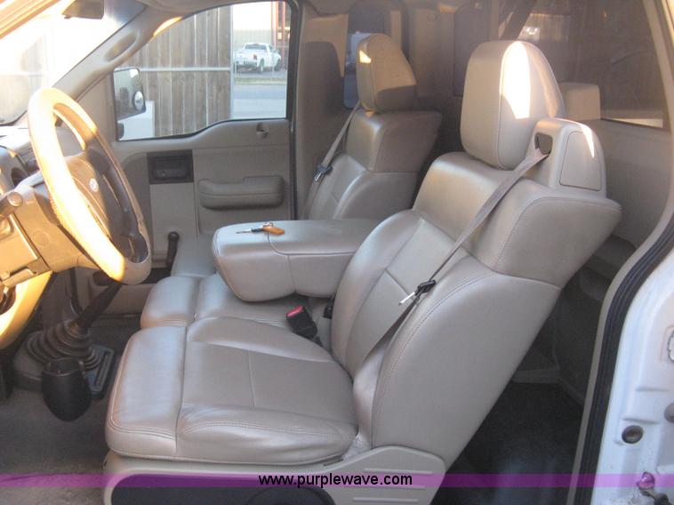 image for item B8247 2006 Ford F150 XL pickup truck