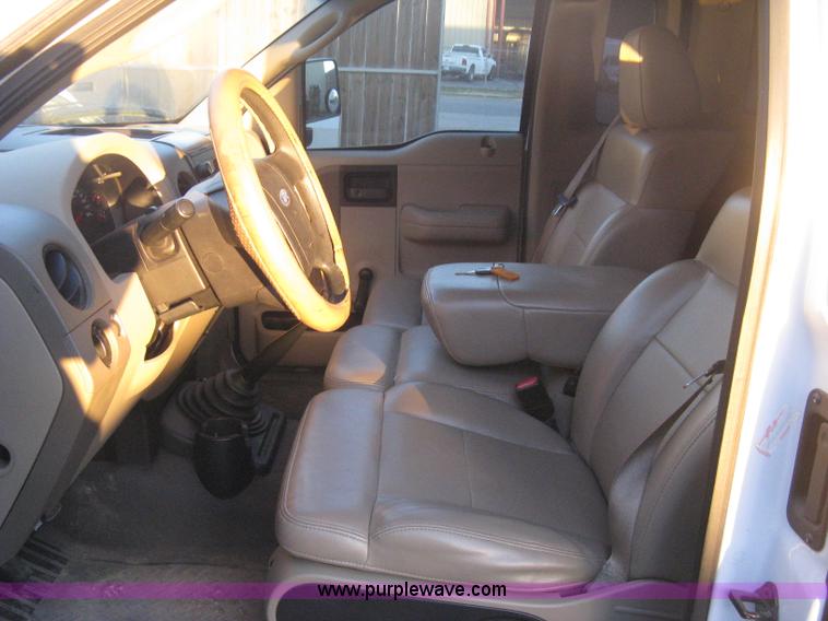 image for item B8247 2006 Ford F150 XL pickup truck