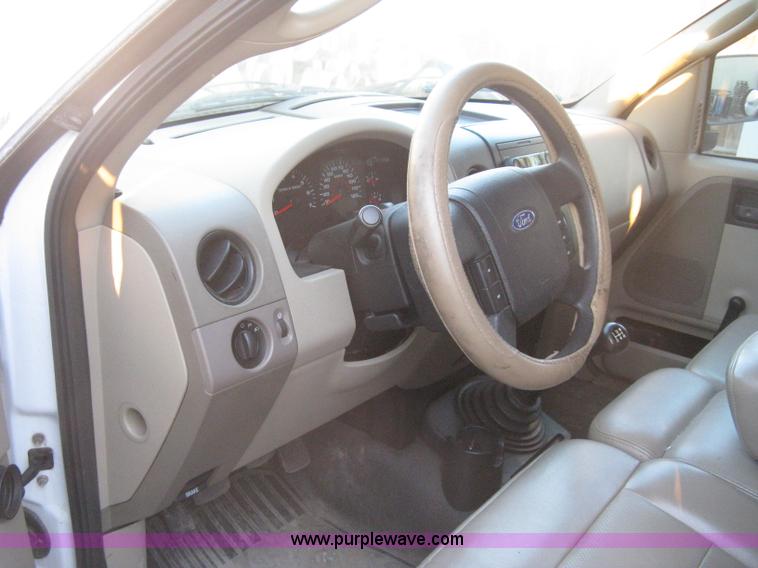 image for item B8247 2006 Ford F150 XL pickup truck