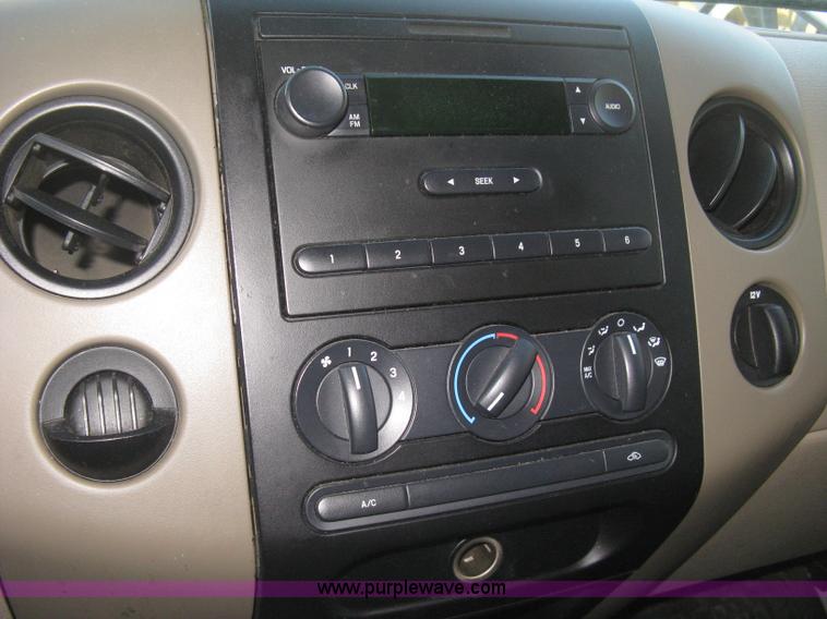 image for item B8247 2006 Ford F150 XL pickup truck