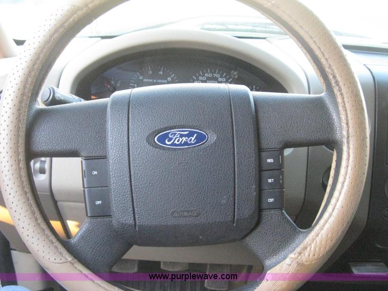 image for item B8247 2006 Ford F150 XL pickup truck